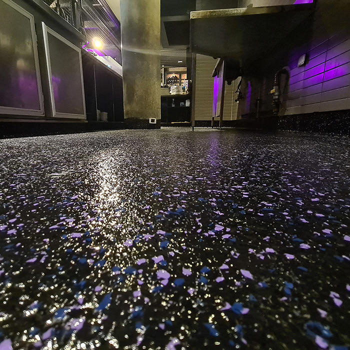 环氧地坪漆自流平怎么加水