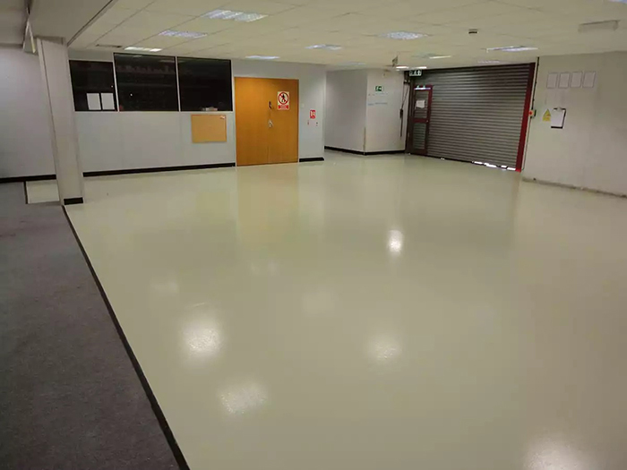 金刚砂地坪要放固化剂吗