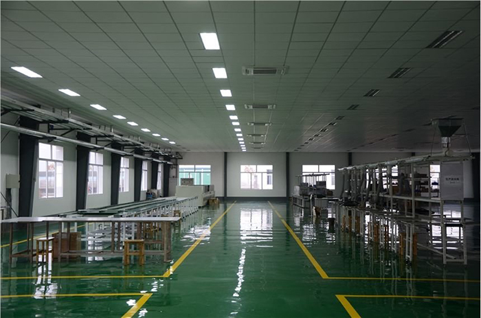 厂房内机器设备维修保养