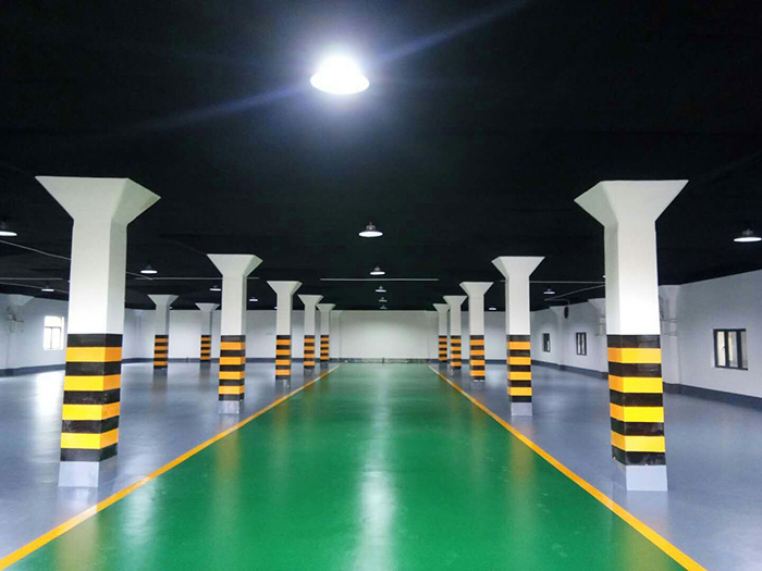 染色固化剂地坪有气味吗?