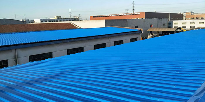 彩钢屋面翻新:除锈防腐防水的专业技巧