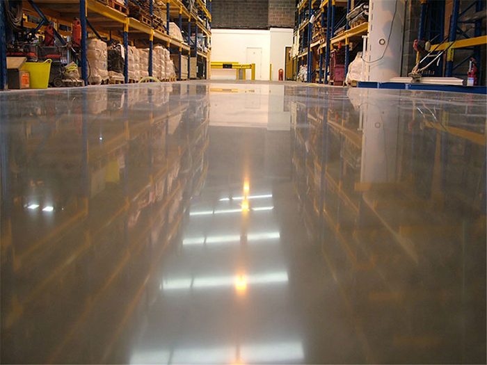 水泥地刷完固化剂能刷地坪漆吗?